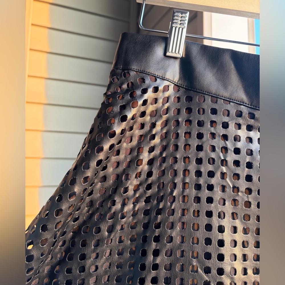 🆕 By Nancy New York Black Faux Leather Perforated Midi Skirt XXL Elastic Waist - Picture 9 of 17